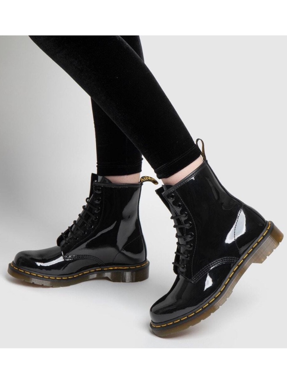 DR. MARTENS women’s size 8 black patent leather 11821 boots